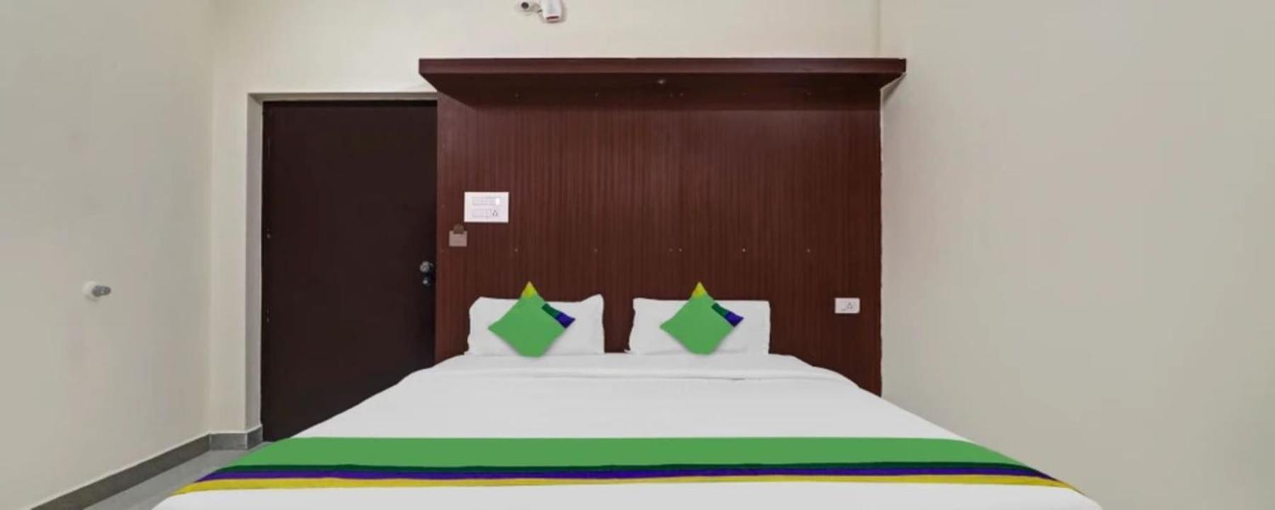 Grand Jp Inn Near 2 Km From Gundlupet Bus Stand Exterior photo