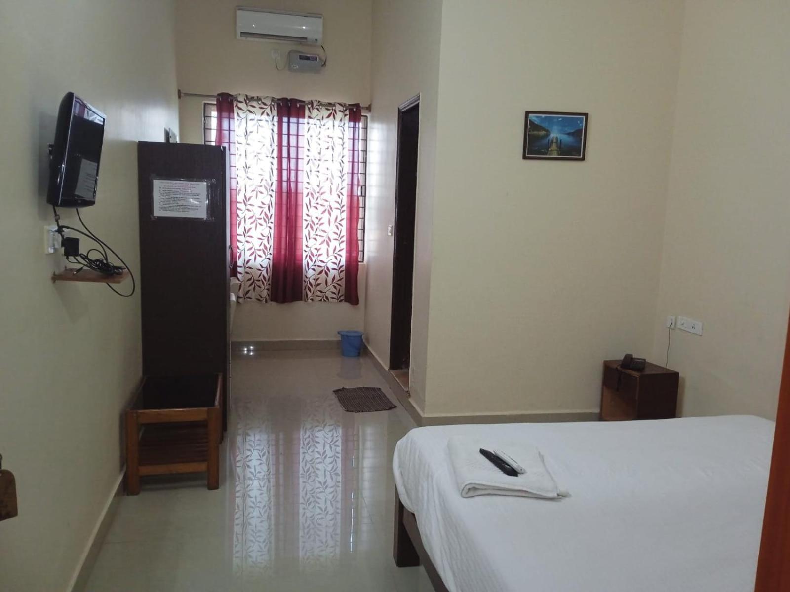 Grand Jp Inn Near 2 Km From Gundlupet Bus Stand Exterior photo