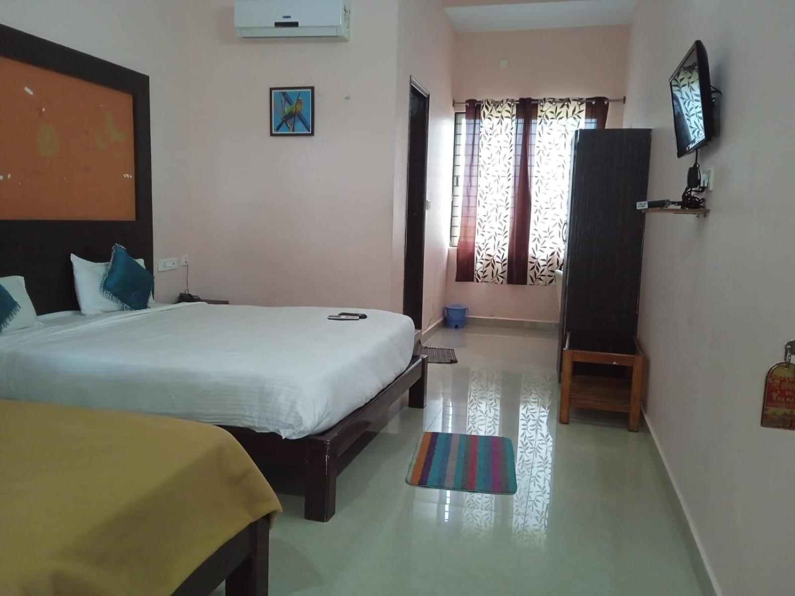 Grand Jp Inn Near 2 Km From Gundlupet Bus Stand Exterior photo